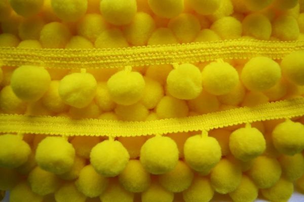 Тесьма с пампонами ( 2см) желтая