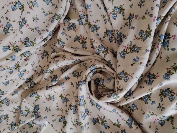 Штапель цветочные веточки на теплом беж